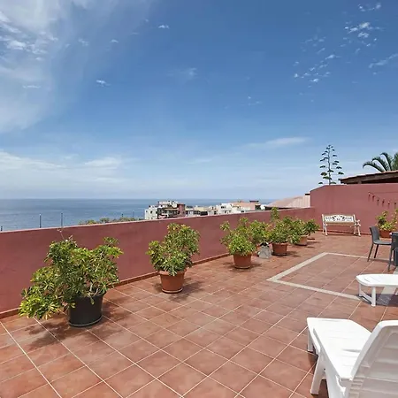 Spacious With Private Terrace Дом отдыха *