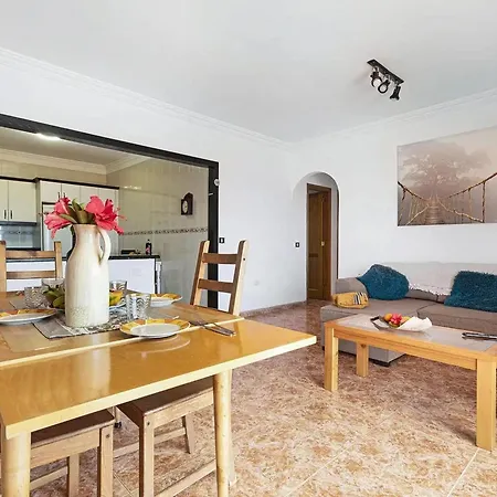 Дом отдыха Spacious With Private Terrace Пуэрто-де-ла-Крус