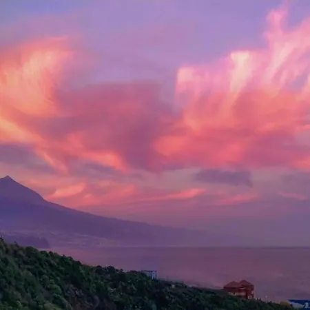 Spacious With Private Terrace Дом отдыха *